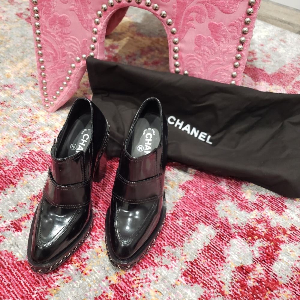 💯  Chanel Rare Chained Shoes  ❤️💯 - Picture 3 of 9